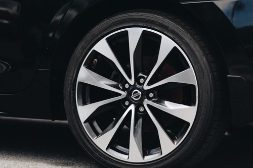 Nissan alloy wheel fully refurbished by ScuffIQ